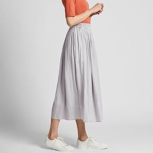 Uniqlo Gray Flowy Gathered Midi Skirt